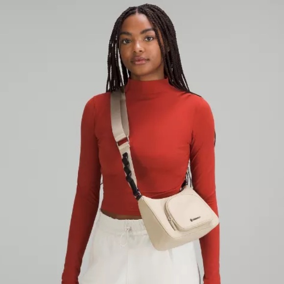 ❤️ Lululemon Crossbody with Nano Pouch 2L Trench NWT - Picture 3 of 16